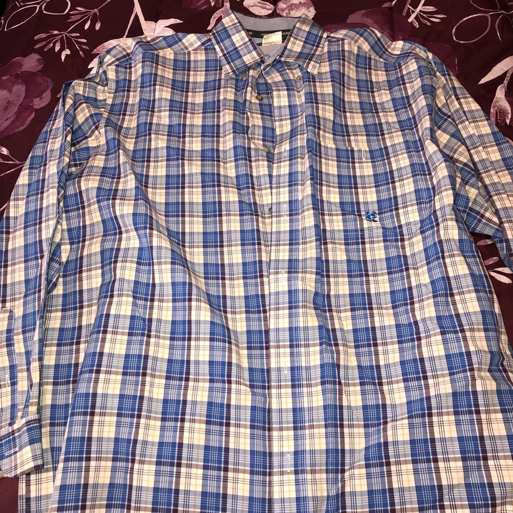 Twenty X Men’s long sleeve button up shirt.